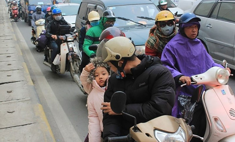 Đường phố Hà Nội ùn tắc kinh hoàng bất kể giờ giấc